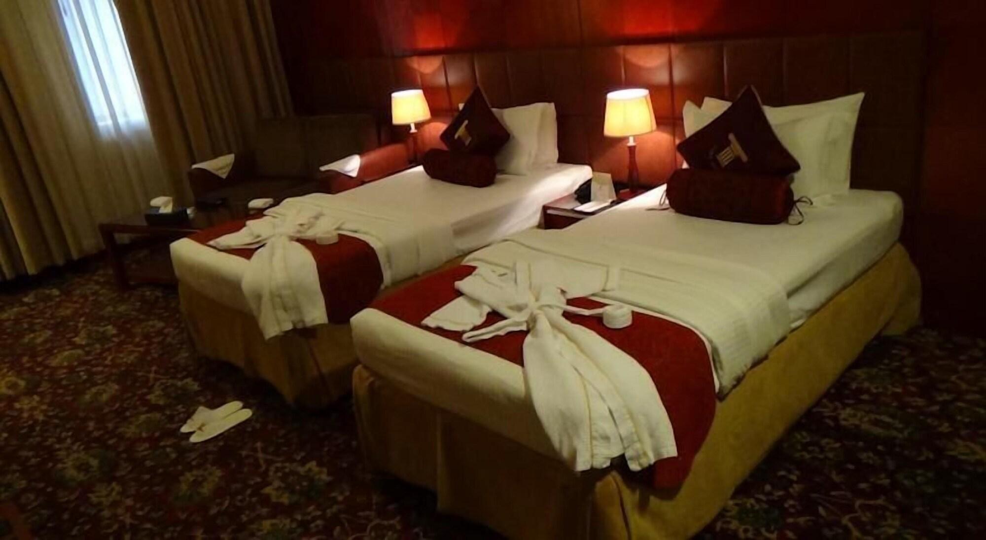 Shaza Regency Plaza Al Madinah Hotel Medina Buitenkant foto A room at the hotel