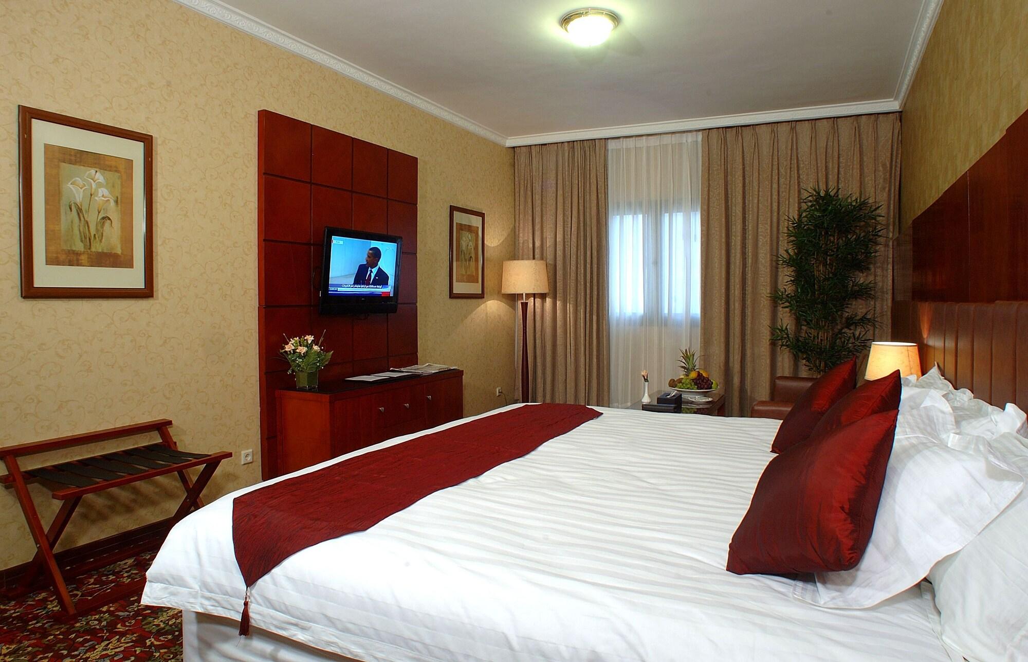 Shaza Regency Plaza Al Madinah Hotel Medina Buitenkant foto A room at the hotel