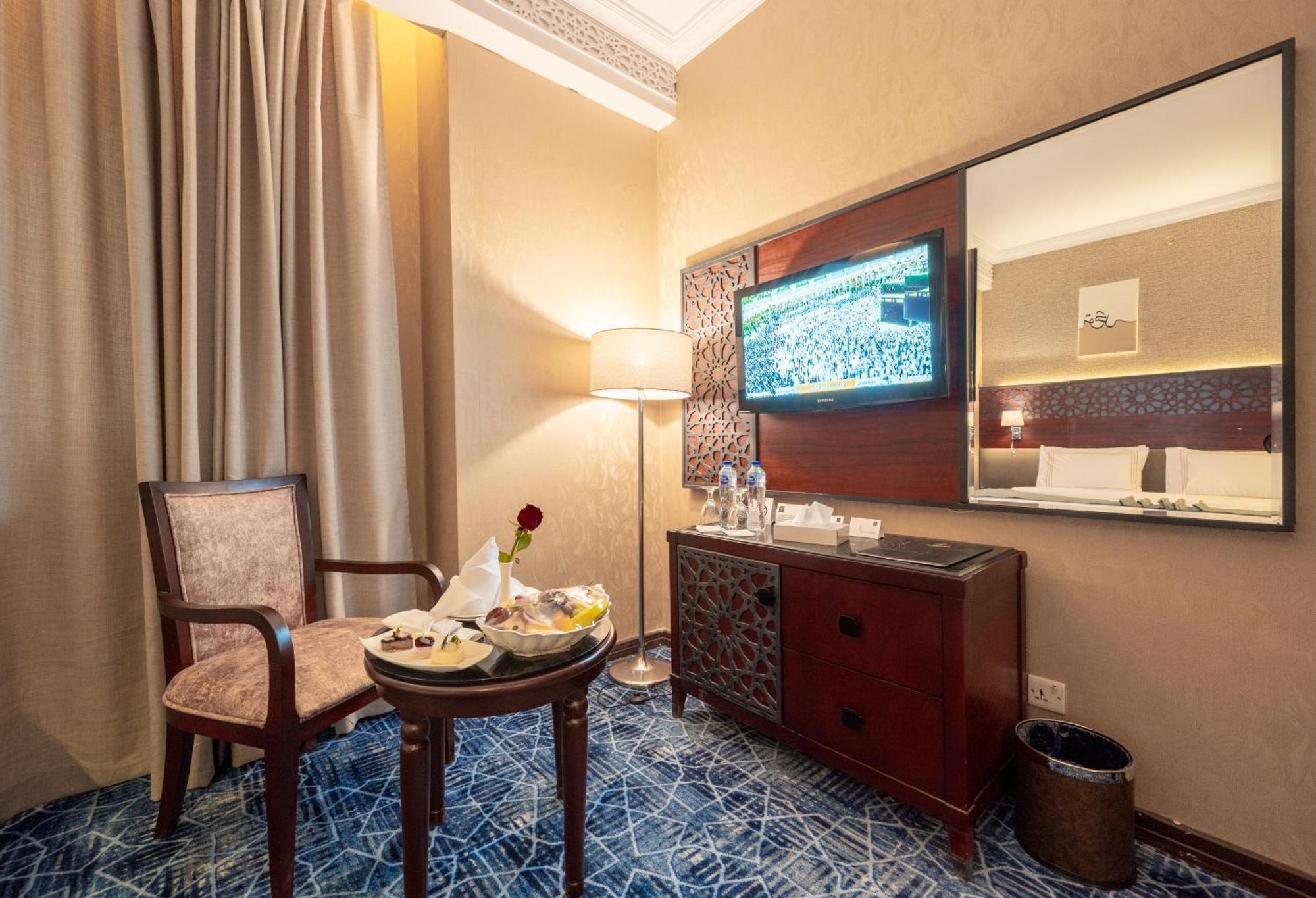 Shaza Regency Plaza Al Madinah Hotel Medina Buitenkant foto A room at the hotel
