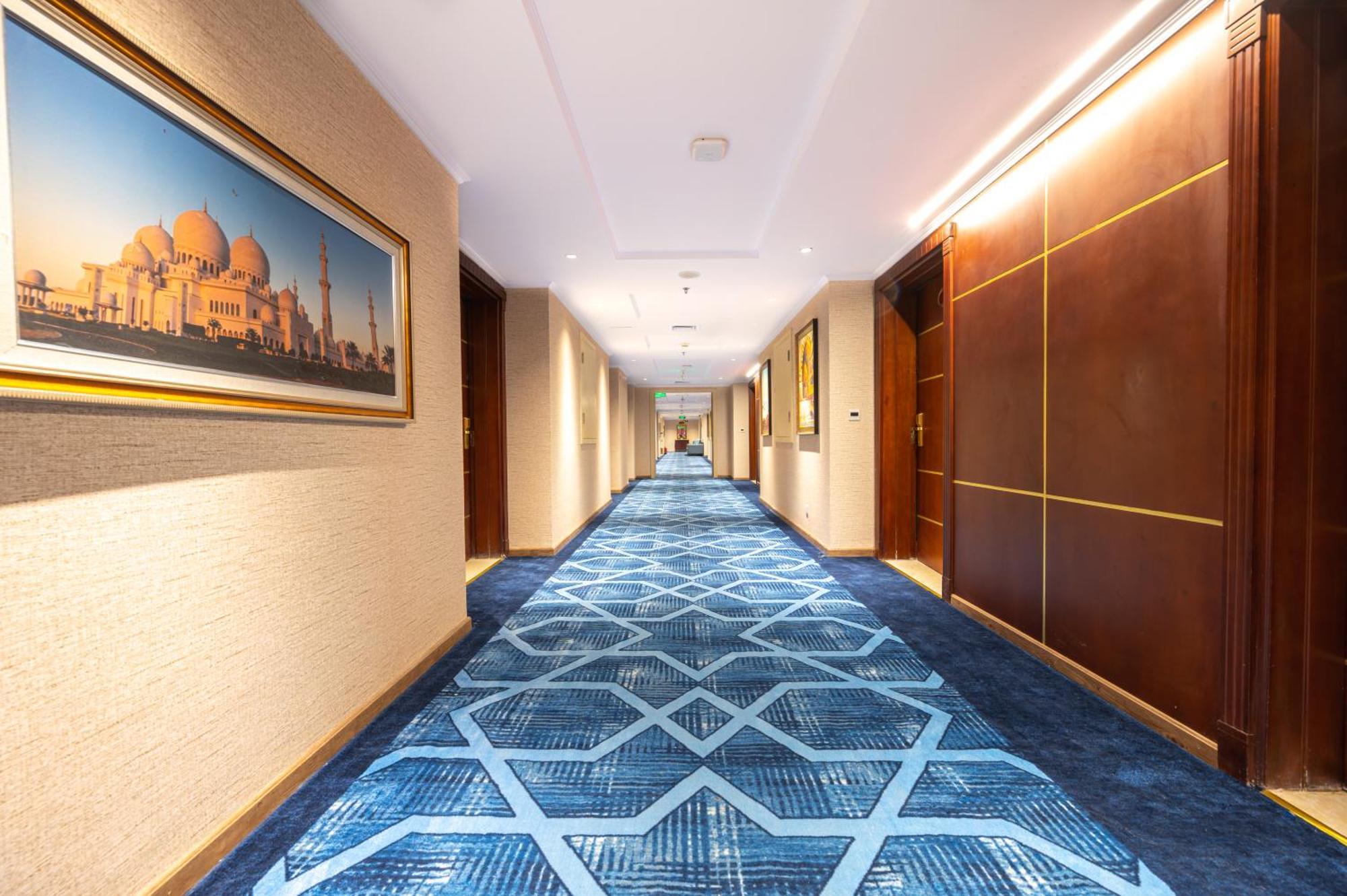 Shaza Regency Plaza Al Madinah Hotel Medina Buitenkant foto A corridor at the Taj Mahal Palace