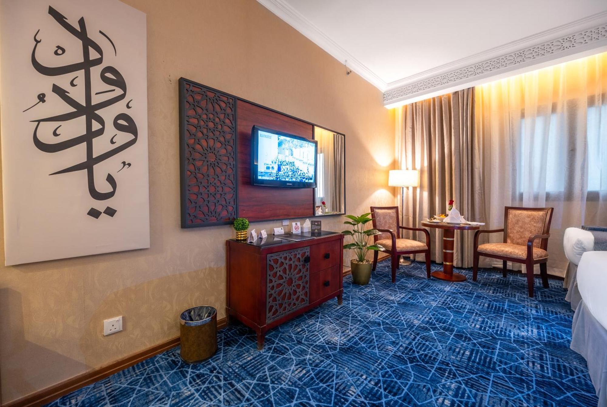 Shaza Regency Plaza Al Madinah Hotel Medina Buitenkant foto A room at the hotel