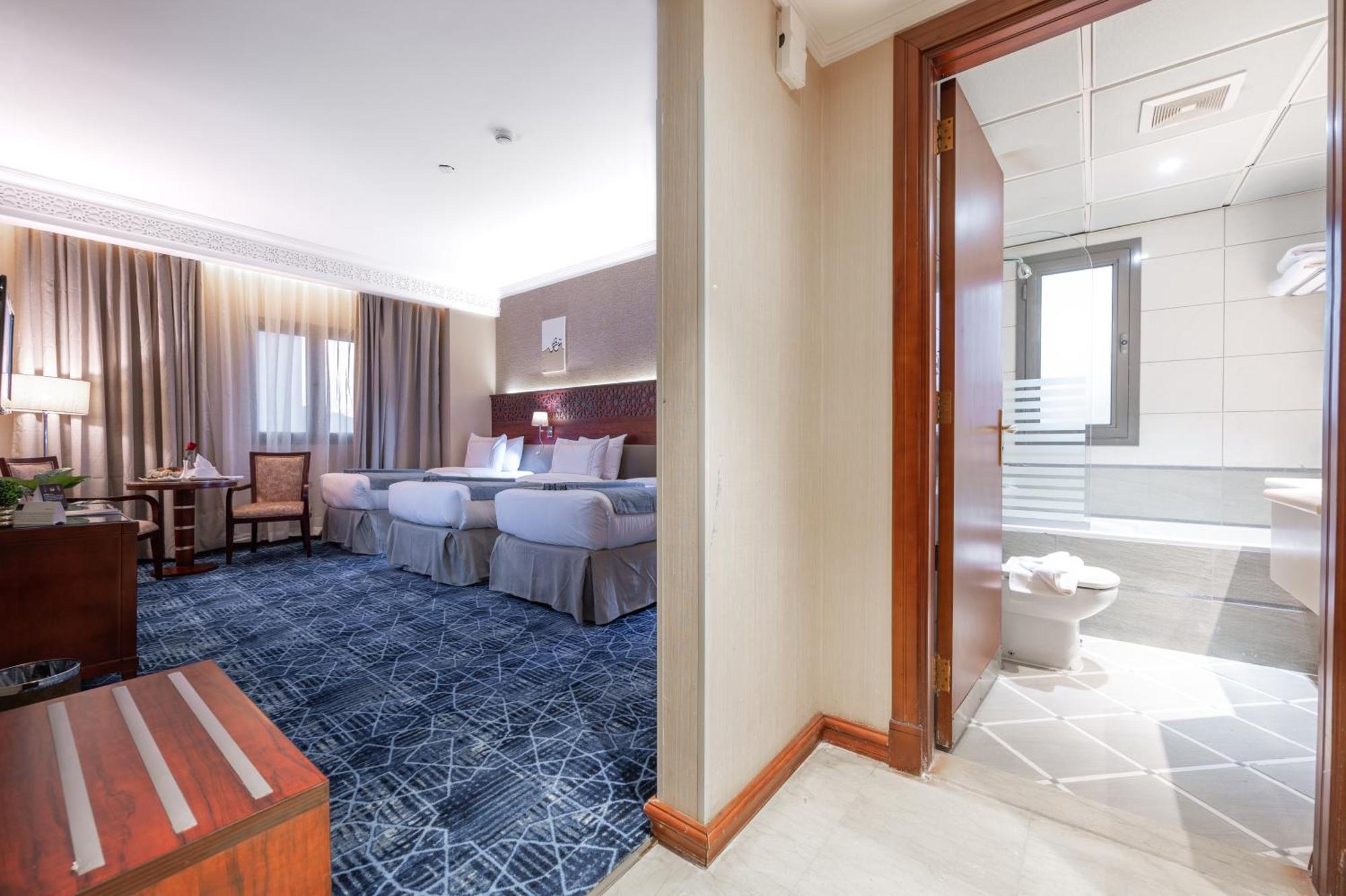 Shaza Regency Plaza Al Madinah Hotel Medina Buitenkant foto A room at the hotel