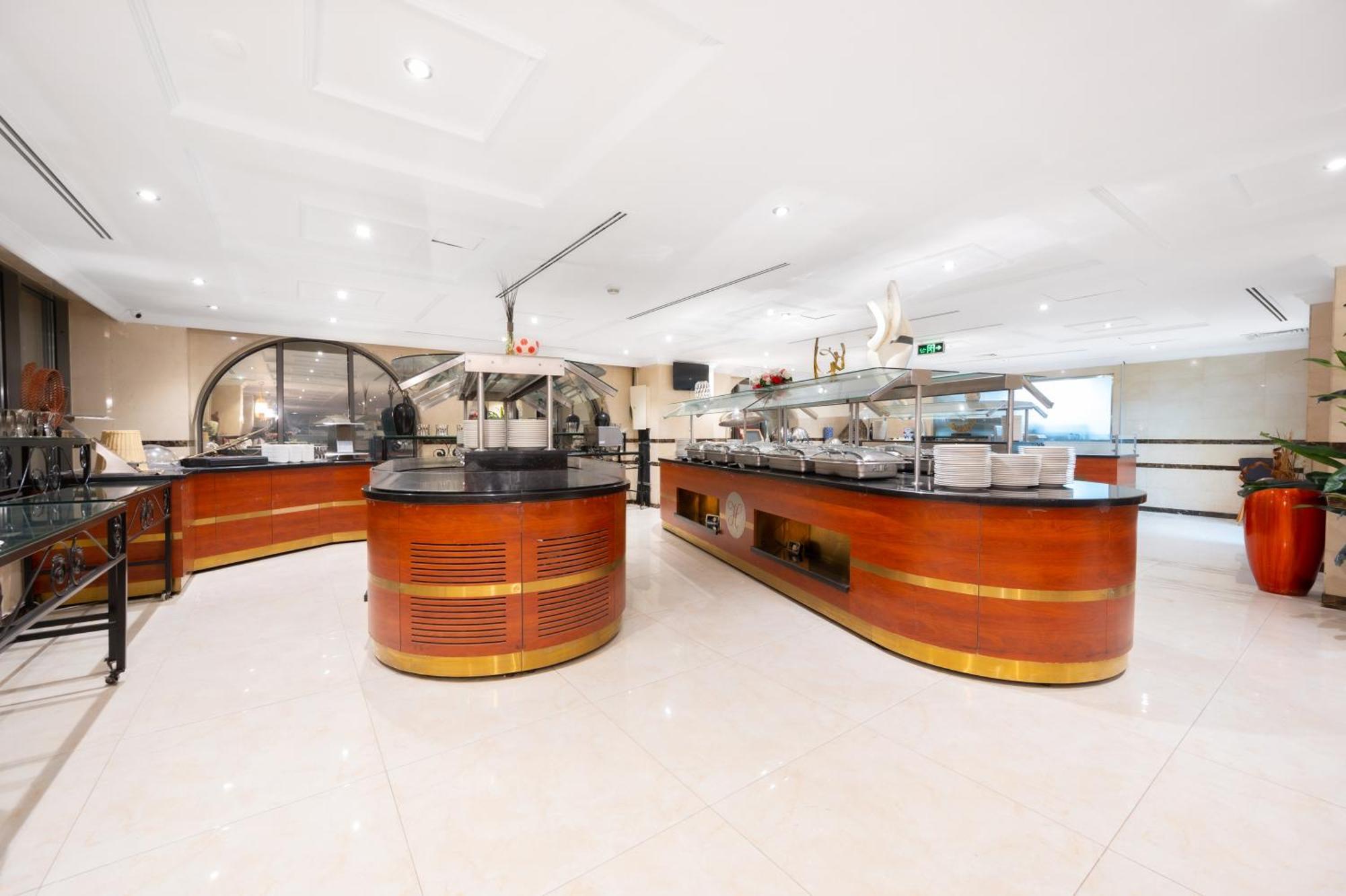 Shaza Regency Plaza Al Madinah Hotel Medina Buitenkant foto The buffet at the lounge