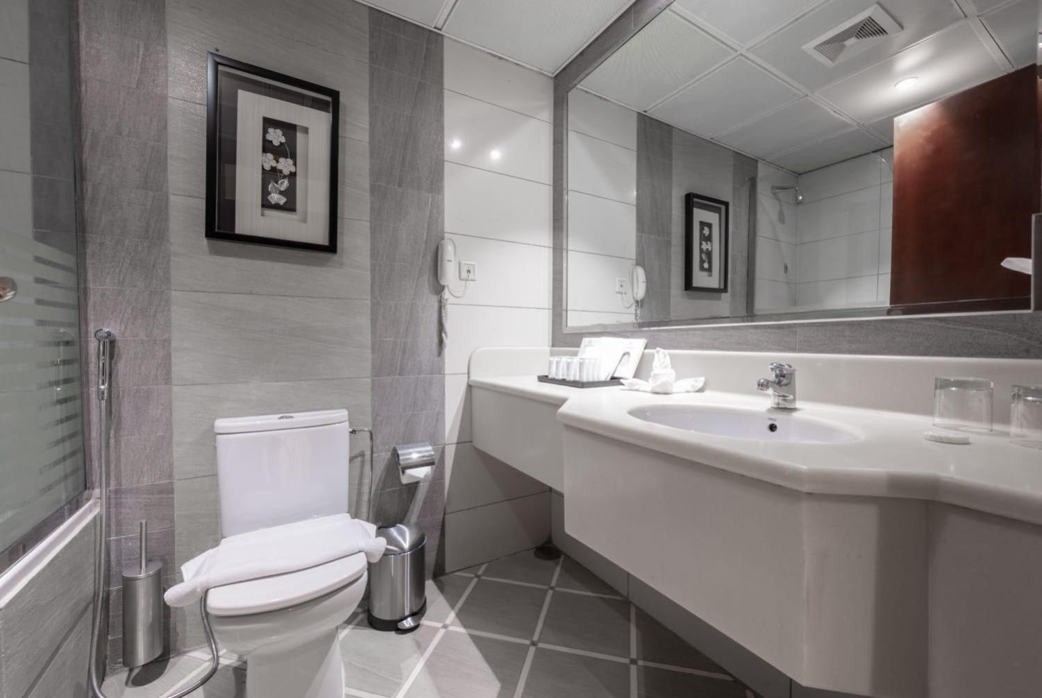 Shaza Regency Plaza Al Madinah Hotel Medina Buitenkant foto Bathroom