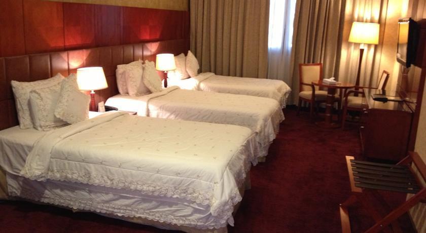 Shaza Regency Plaza Al Madinah Hotel Medina Buitenkant foto A room at the hotel